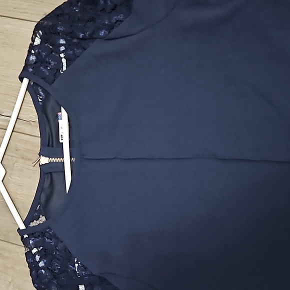 Kut From Cloth Navy with lace on shoulders and sleeves. - Picture 3 of 6